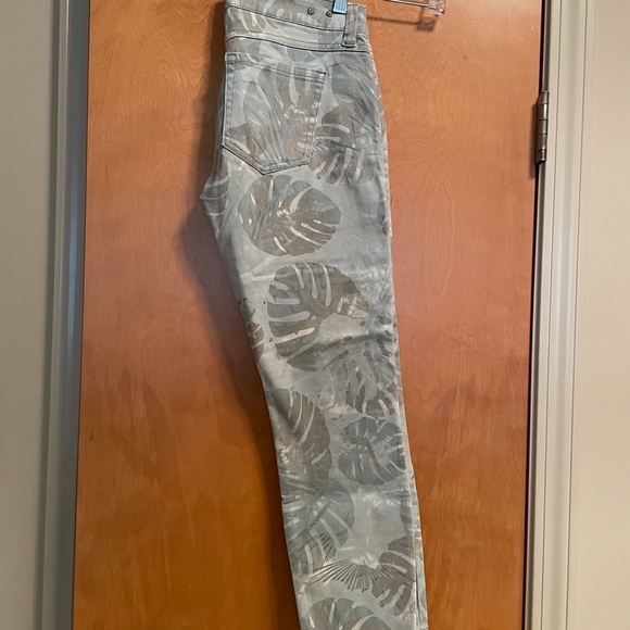 CAbi Paradise Palm Print Cropped Skinny Jean - Picture 7 of 8